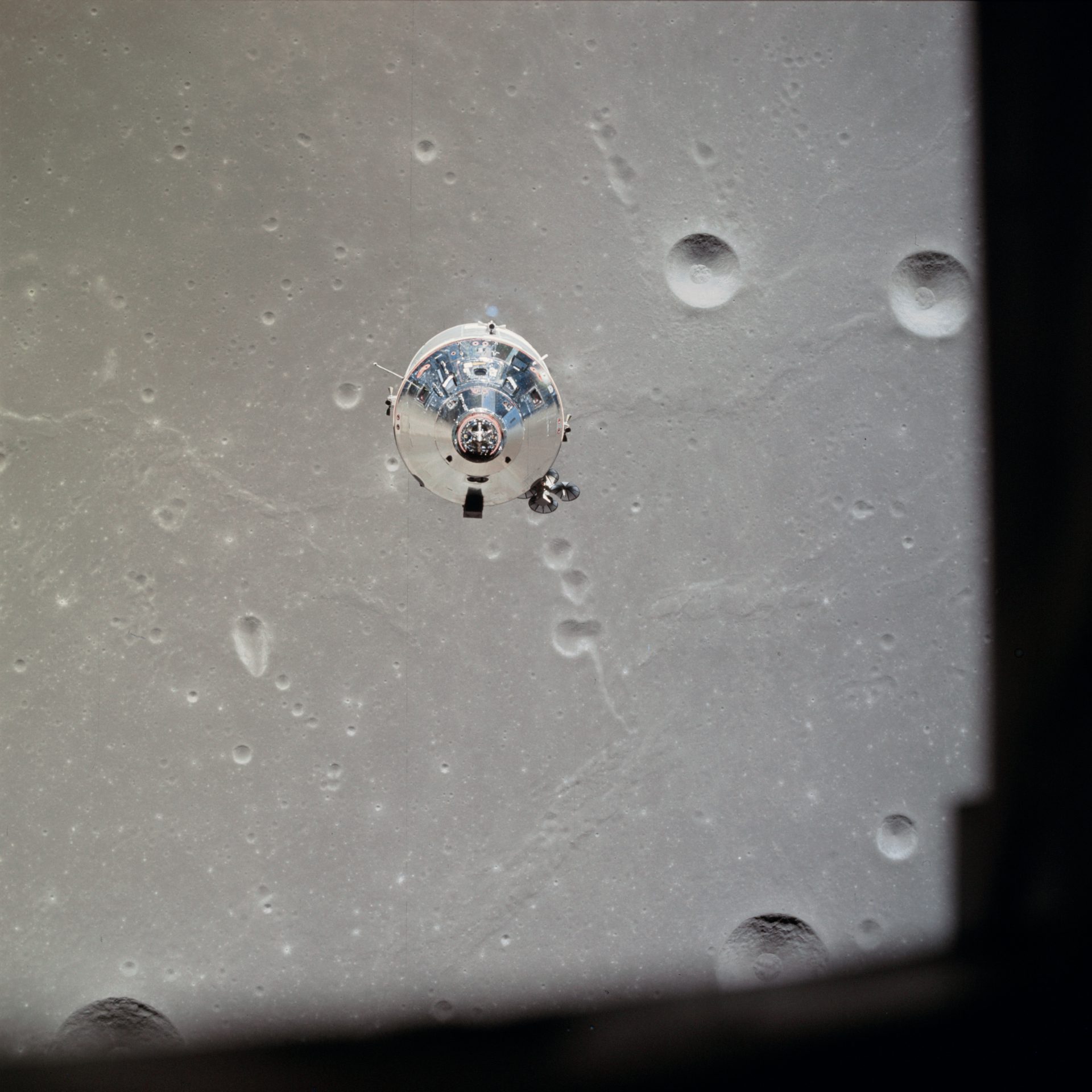 Apollo_11_CSM_photographed_from_Lunar_Module_(AS11-37-5445)