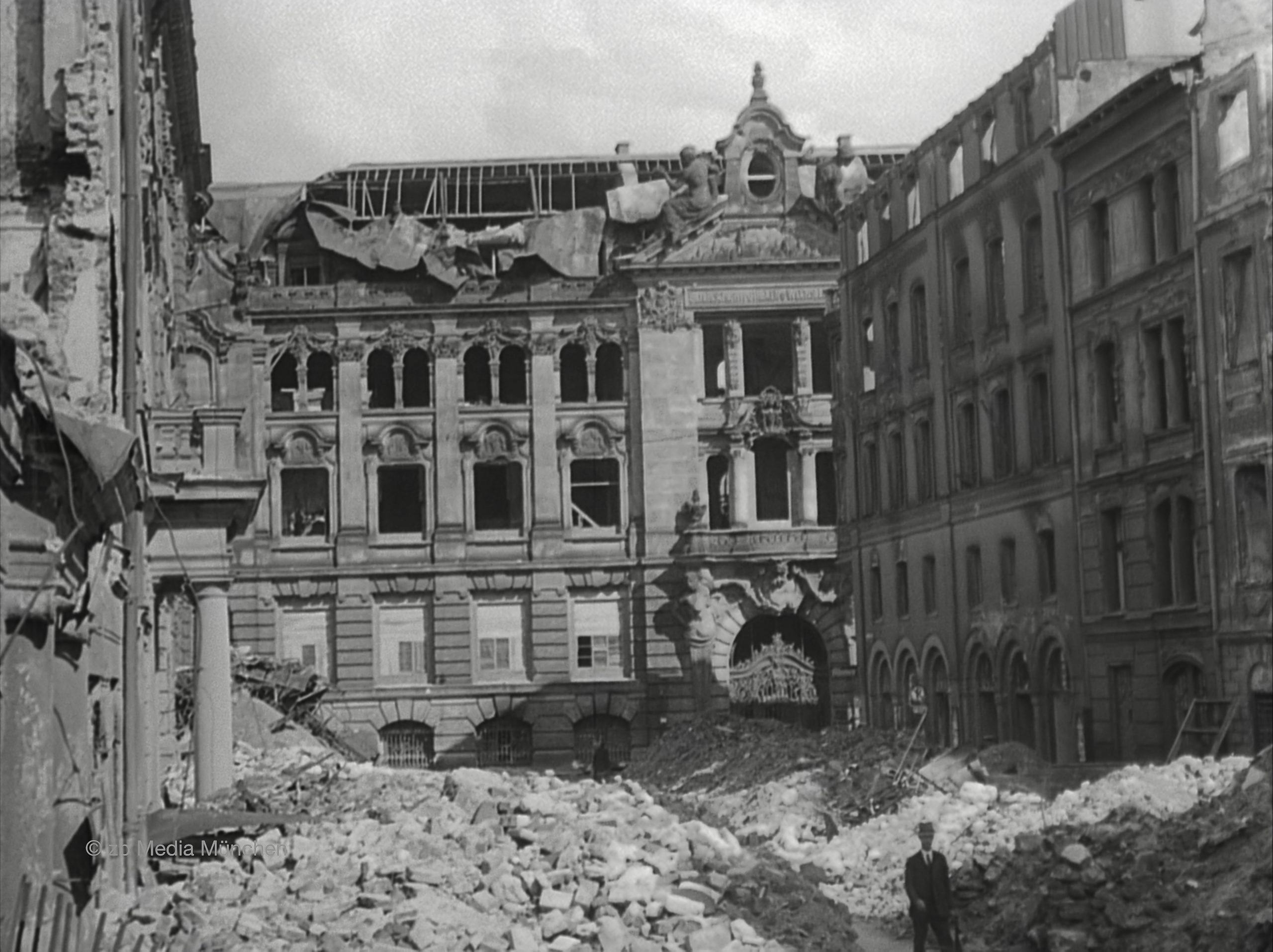 Residenz, Brunnenhof, München 5. Mai 1945, Ruine, Bombenschaden