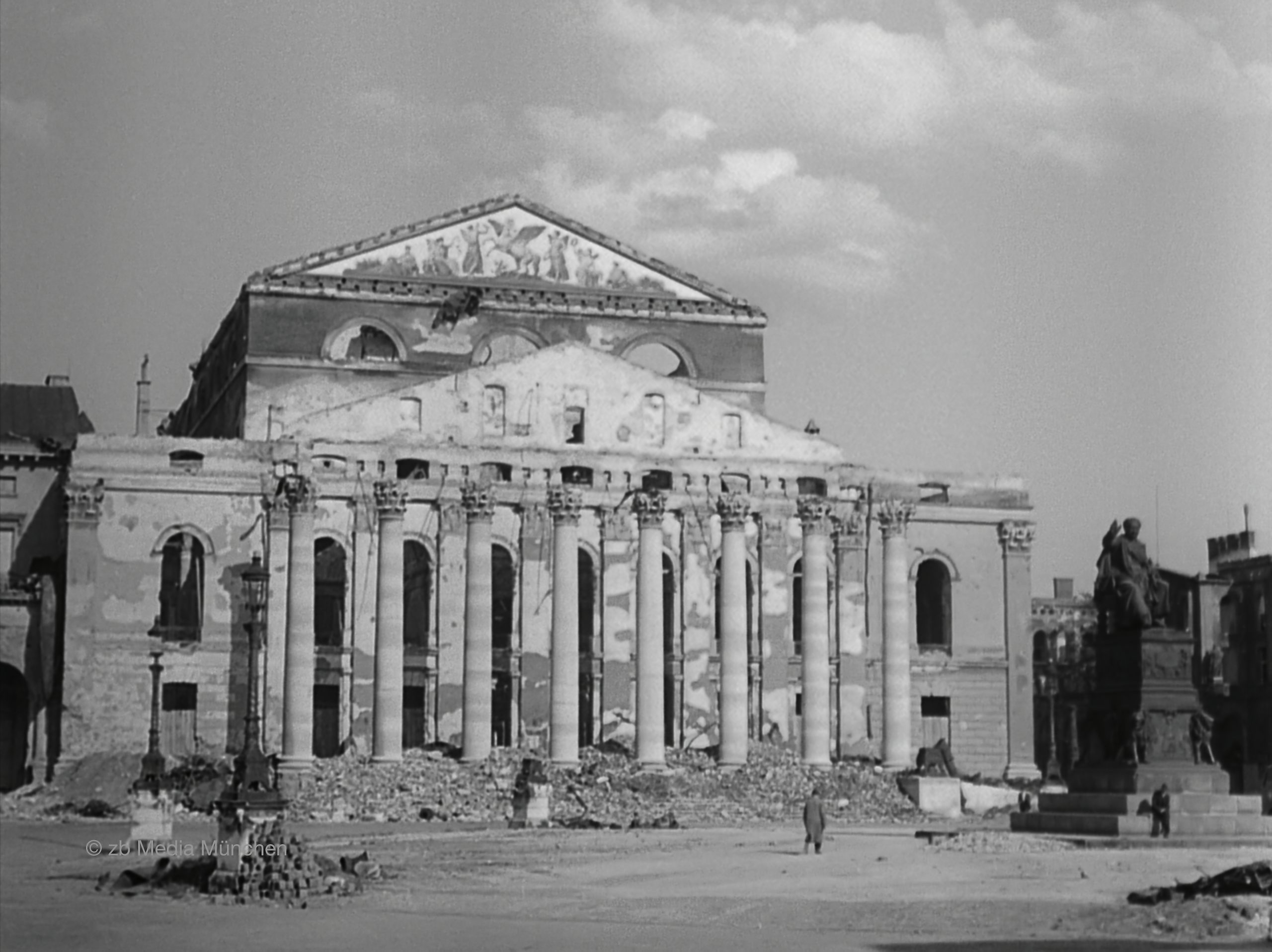 Nationaltheater, München 5. Mai 1945, Ruine, Bombenschaden 