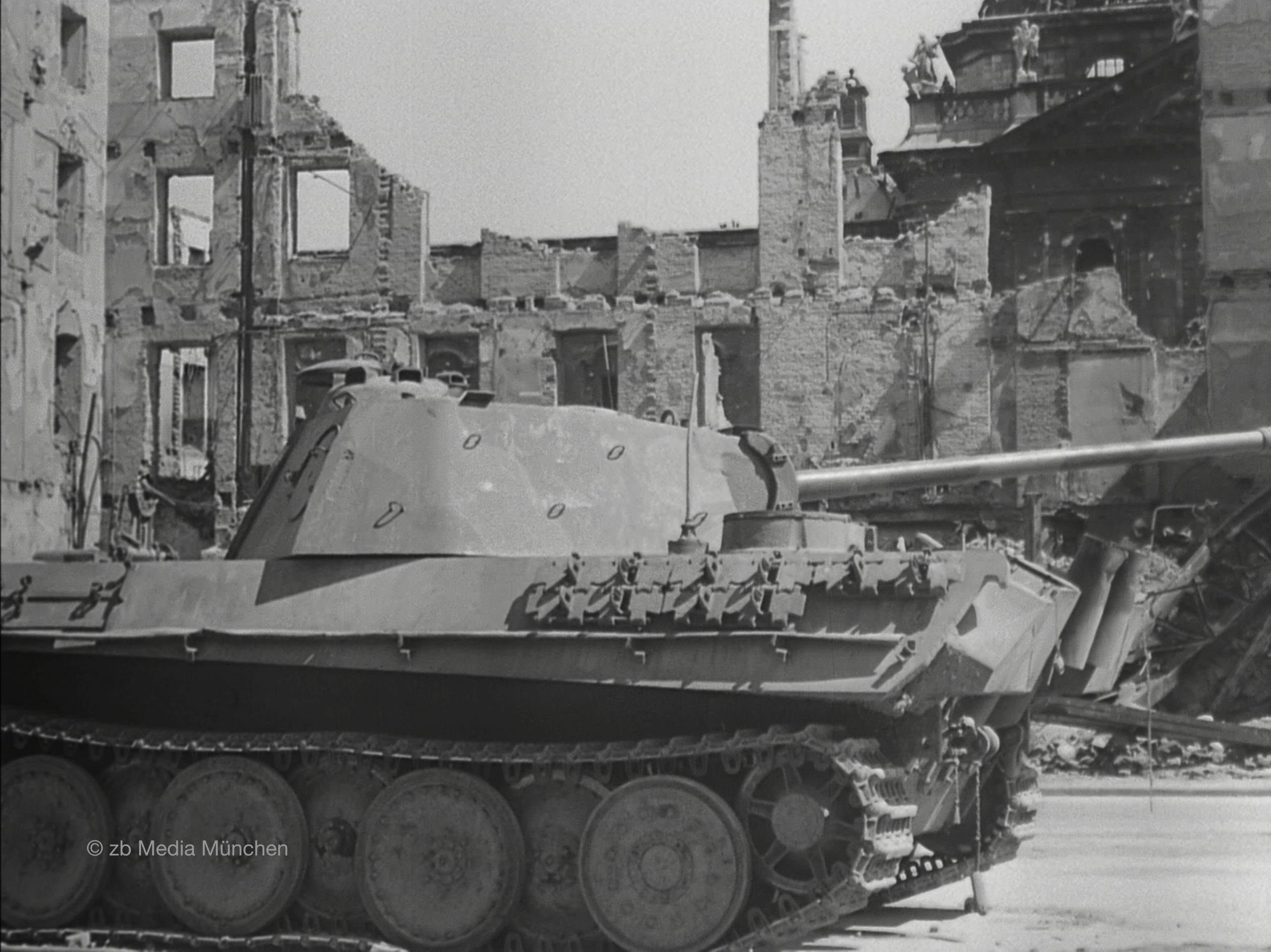Panther Panzer am Stachus, München 5. Mai 1945. Close