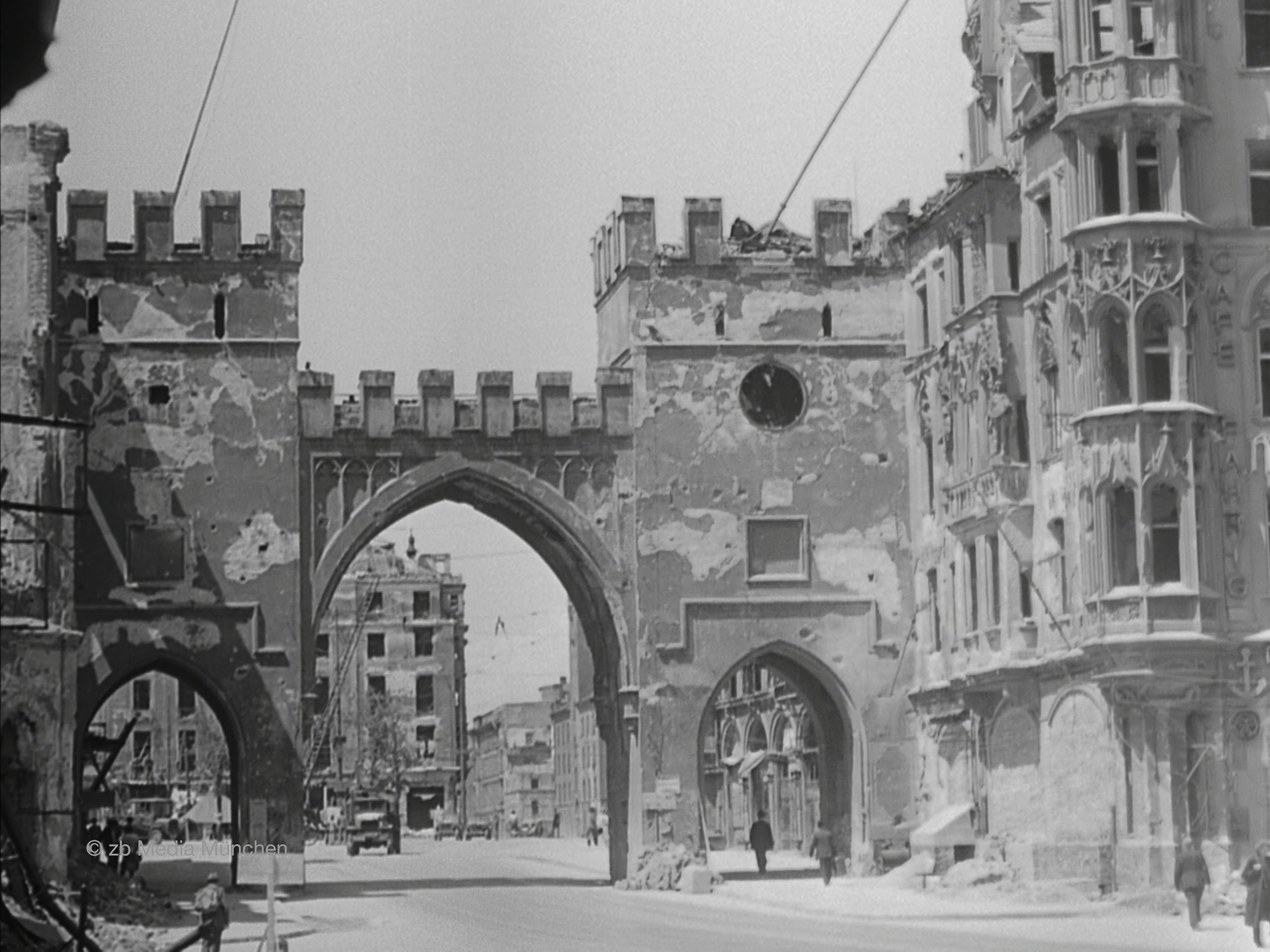 Karlstor und Neuhauserstrasse München Mai 1945 Bombenruinen Close