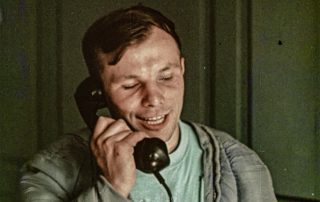 Juri Gagarin nach Rückkehr zur Erde